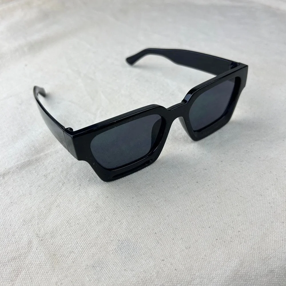 Surfer style black squared sunglasses y2k cyber grunge techno